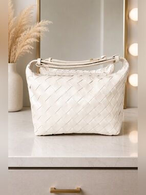 Luxury style aesthetic Handbag✨✨ - CREAM WHITE- comes with Sephora samples